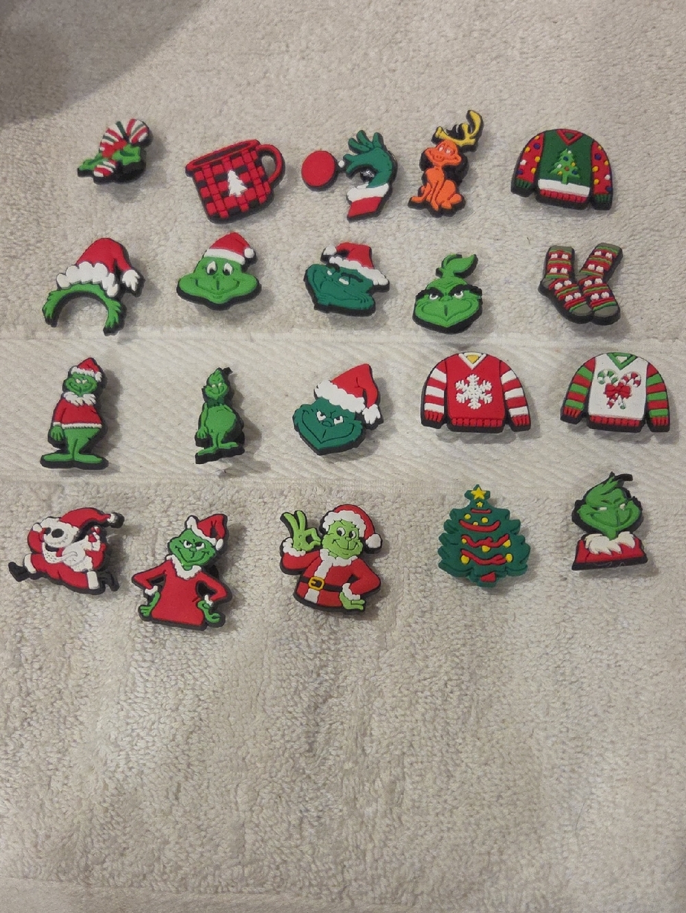 GRINCH CROC CHARMS